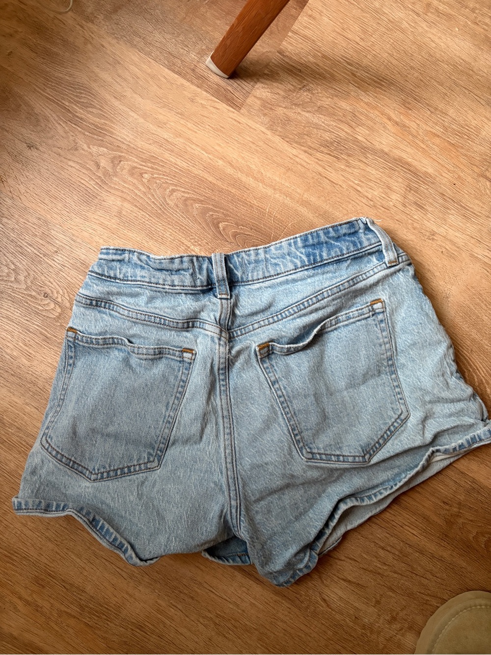 Abercrombie & Fitch Curve Love A-Line Mid-Rise Jean Shorts - Picture 6 of 6